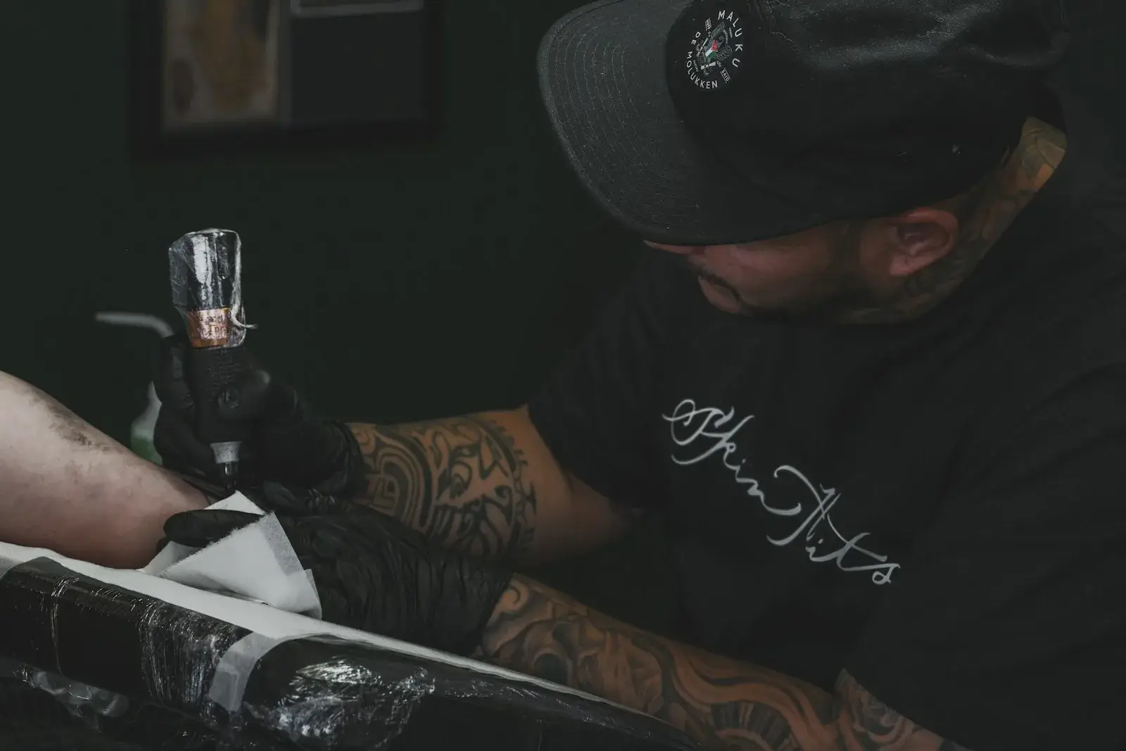 Danışma, randevu ve sanatçı profilleri için tattoo stüdyo yazılımı