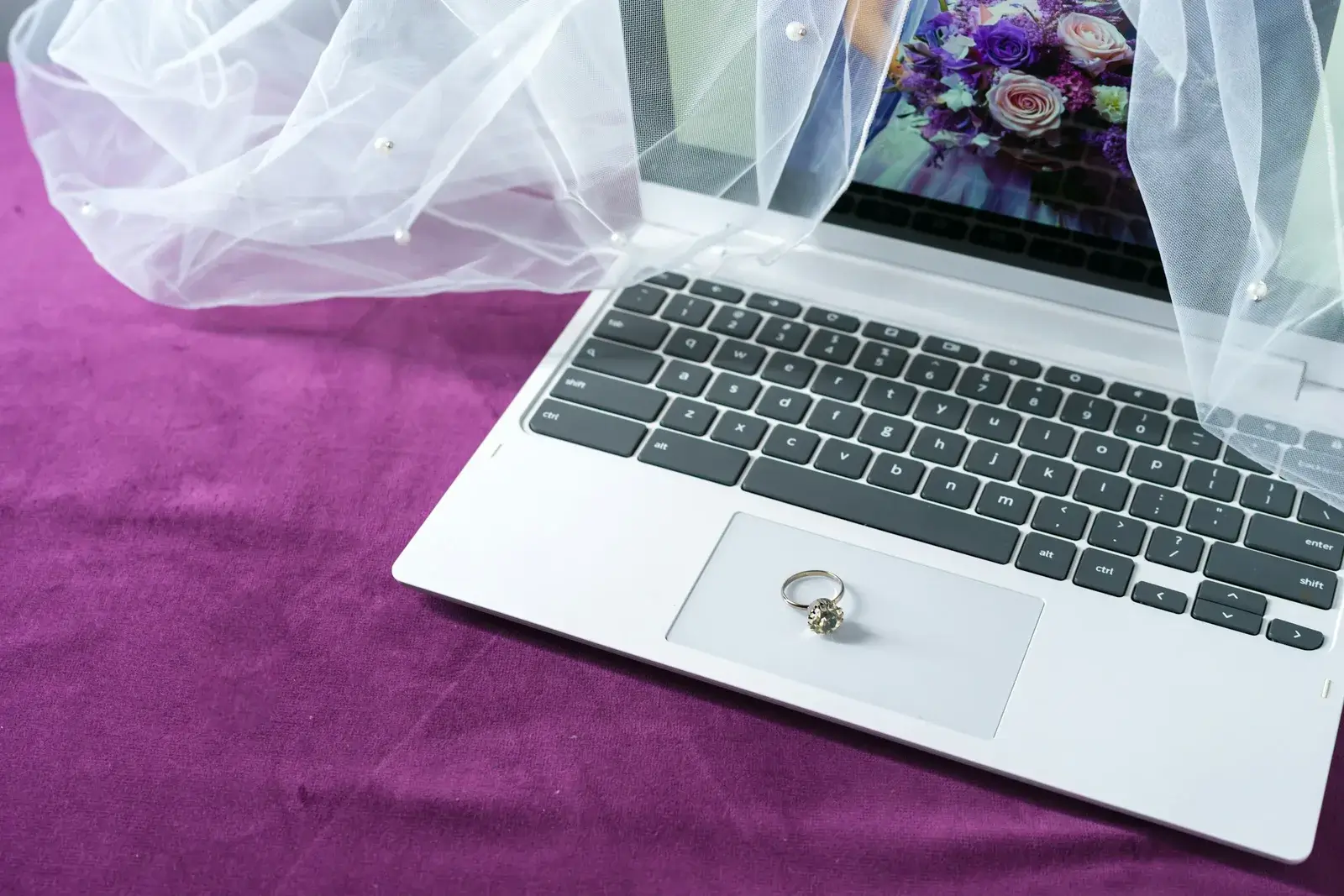 Düğün web sitesi ücretsiz deneme: ne ücretsiz, ne ücretli?