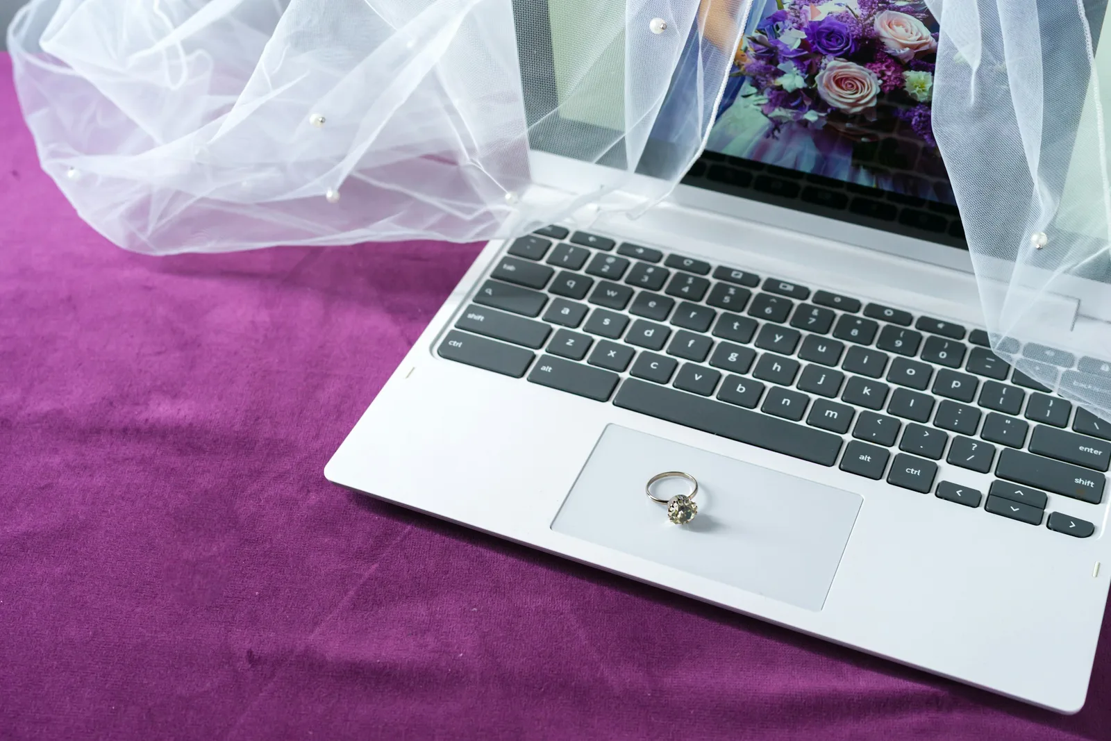 Düğün web sitesi ücretsiz deneme: ne ücretsiz, ne ücretli?